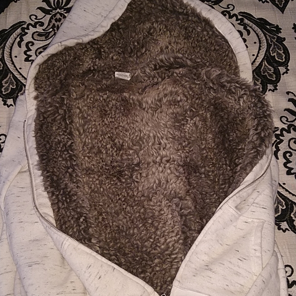 Black bling Victoria's secret faux fur sweater zip - Picture 3 of 5